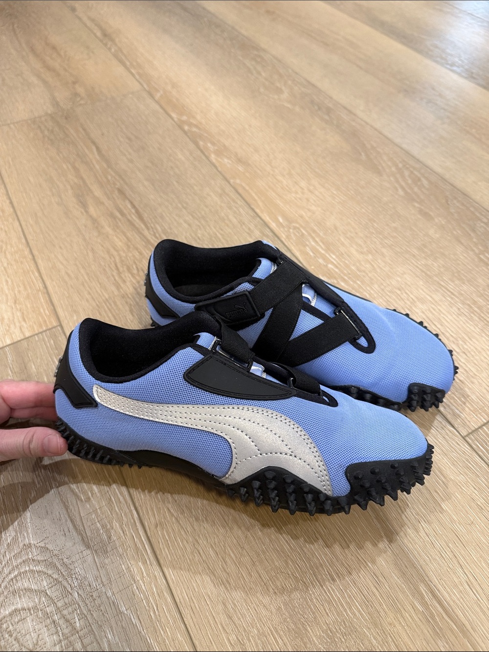 Puma Mostro unisex pair size 7 (37.5)
like new!